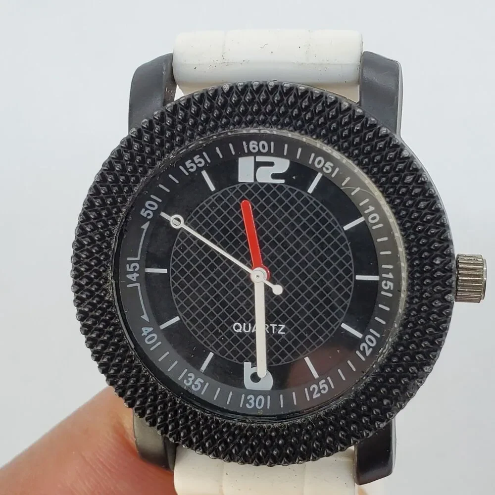 Men's 40MM Watch Black Case Black Dial White Plastic Band Straps‎ New Battery